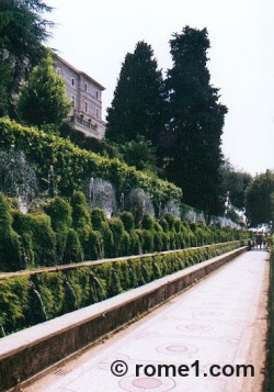 allée des cent fontaines à la villa d'Este à Tivoli