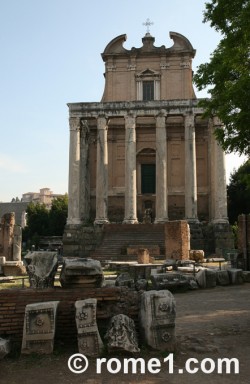 temple d'Antonin et Faustine san Lorenzo Rome