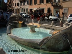 Fontaine de la Barcaccia place-d-espagne-55