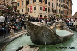 Fontaine de la Barcaccia place-d-espagne-fontaine-barcaccia