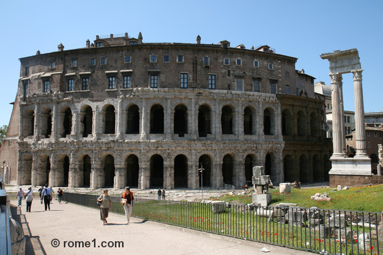 Théâtre de Marcello à Rome ou théâtre de Marcellus Théâtre de Marcello à Rome ou théâtre de Marcellus