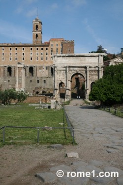 via sacra dans le forum romain