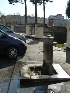 Fontaine d'eau potable Rome sur smartphone